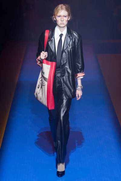 Look 90